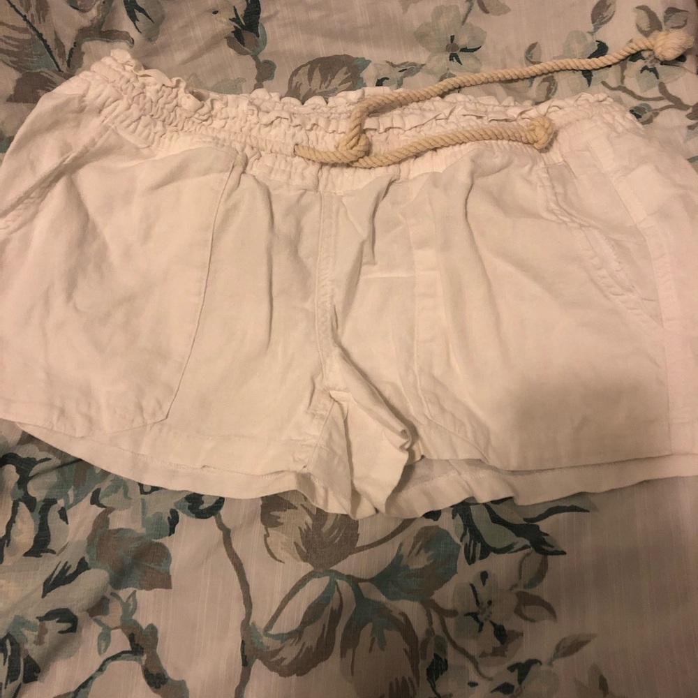 WHITE ROXY SHORTS
